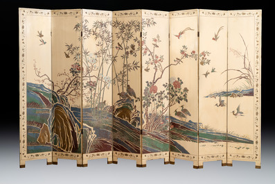 A Chinese polychrome lacquered wooden eight-panel folding screen with a pond scene, 19/20th C.