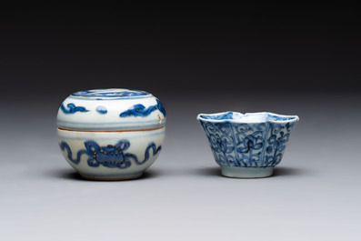 16 Chinese blue and white wares, Ming/Qing