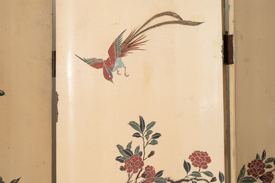 A Chinese polychrome lacquered wooden eight-panel folding screen with a pond scene, 19/20th C.