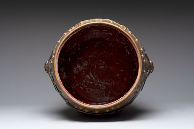A Chinese gilt-lacquered drum-shaped stool, 19th C.
