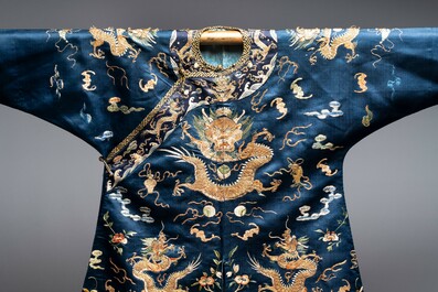 A Chinese gold-thread-embroidered blue-ground silk 'dragon' robe, 18/19th C.