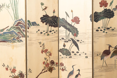 A Chinese polychrome lacquered wooden eight-panel folding screen with a pond scene, 19/20th C.