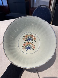 A Chinese verte-Imari bowl with floral design, Kangxi