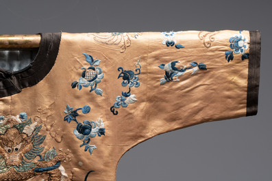 A Chinese gold-thread-embroidered brown-ground silk 'dragon and phoenix' robe, 18/19th C.
