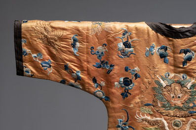 A Chinese gold-thread-embroidered brown-ground silk 'dragon and phoenix' robe, 18/19th C.