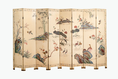 A Chinese polychrome lacquered wooden eight-panel folding screen with a pond scene, 19/20th C.