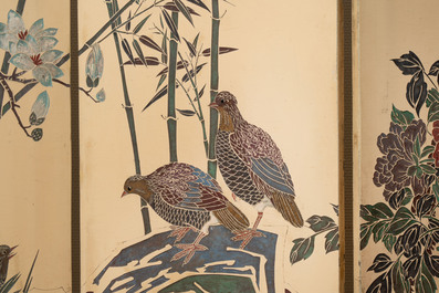 A Chinese polychrome lacquered wooden eight-panel folding screen with a pond scene, 19/20th C.