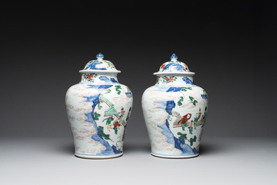 A pair of Chinese wucai vases and covers with court ladies and playing boys, Transitional period