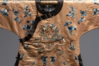 A Chinese gold-thread-embroidered brown-ground silk 'dragon and phoenix' robe, 18/19th C.