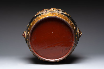A Chinese gilt-lacquered drum-shaped stool, 19th C.