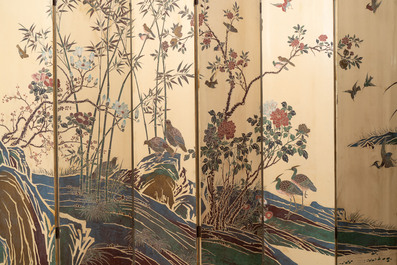 A Chinese polychrome lacquered wooden eight-panel folding screen with a pond scene, 19/20th C.