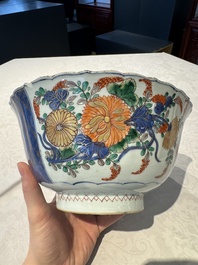 A Chinese verte-Imari bowl with floral design, Kangxi