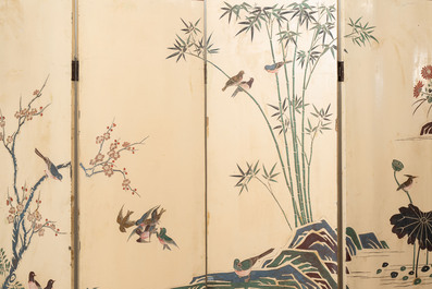 A Chinese polychrome lacquered wooden eight-panel folding screen with a pond scene, 19/20th C.