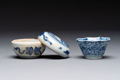 16 Chinese blue and white wares, Ming/Qing