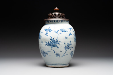 A Chinese blue and white vase with floral design and wooden cover, Transitional period