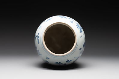 A Chinese blue and white vase with floral design and wooden cover, Transitional period