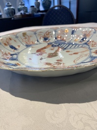 A large and fine Chinese Imari-style dish with ladies in a garden, Kangxi/Yongzheng