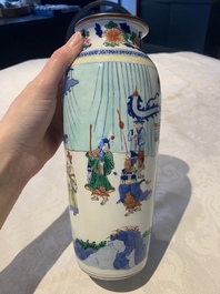 A pair of Chinese wucai 'Romance of the Three Kingdoms' rouleau vases, 19th C.