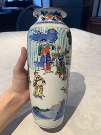 A pair of Chinese wucai 'Romance of the Three Kingdoms' rouleau vases, 19th C.