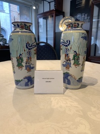 A pair of Chinese wucai 'Romance of the Three Kingdoms' rouleau vases, 19th C.