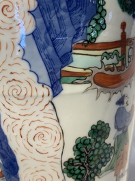 A pair of Chinese wucai 'Romance of the Three Kingdoms' rouleau vases, 19th C.