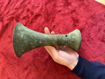 A Chinese archaic bronze ritual wine vessel, 'gu 觚', Shang
