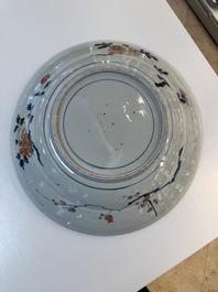A Japanese Imari dish with floral design, Edo, 17th C.