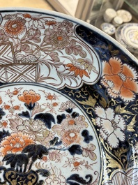A Japanese Imari dish with floral design, Edo, 17th C.