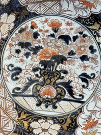 A Japanese Imari dish with floral design, Edo, 17th C.