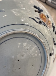 A Japanese Imari dish with floral design, Edo, 17th C.