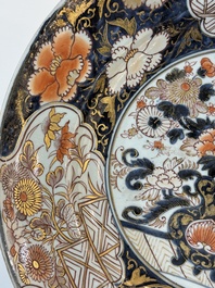 A Japanese Imari dish with floral design, Edo, 17th C.