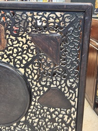 A large Chinese openworked wooden screen with famille verte and famille rose plaques, 18/19th C.