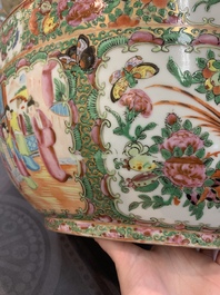 A Chinese Canton famille rose covered vase and two bowls, 19th C.