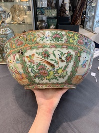 A Chinese Canton famille rose covered vase and two bowls, 19th C.