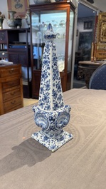 A blue and white Dutch Delft obelisk, late 17th C.