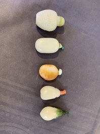 A collection of 20 Chinese jade snuff bottles, 19/20th C.