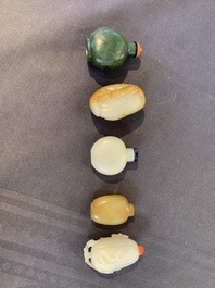 A collection of 20 Chinese jade snuff bottles, 19/20th C.