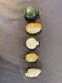 A collection of 20 Chinese jade snuff bottles, 19/20th C.
