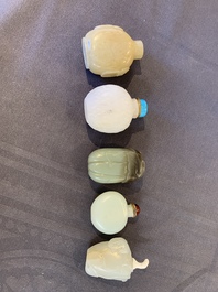 A collection of 20 Chinese jade snuff bottles, 19/20th C.