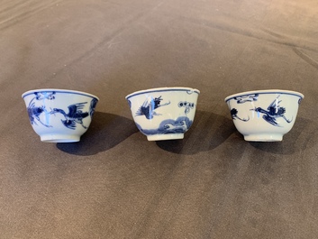 Eight Chinese blue and white cups, 14 saucers and four teapots, Kangxi/Qianlong