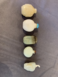 A collection of 20 Chinese jade snuff bottles, 19/20th C.