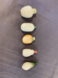 A collection of 20 Chinese jade snuff bottles, 19/20th C.