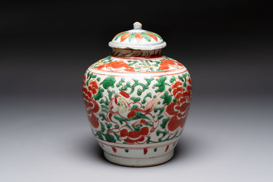 A Chinese wucai jar and cover, a famille verte vase, a dish and three plates, Kangxi