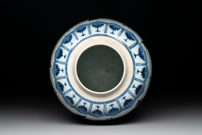 A Chinese blue and white vase, a jar and a covered box, Kangxi