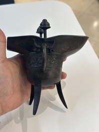 A Chinese archaistic bronze ritual wine vessel, 'jue 爵', 17/18th C.