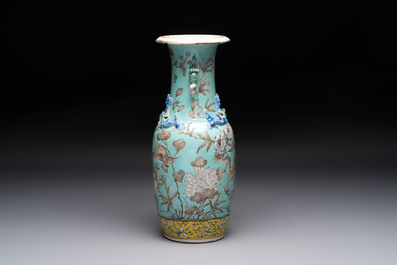 A Chinese famille rose yellow-ground covered bowl, a famille rose vase and a turquoise-ground vase, 19th C.