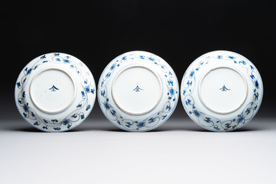 A Chinese blue and white dish and ten plates, Wanli/Kangxi