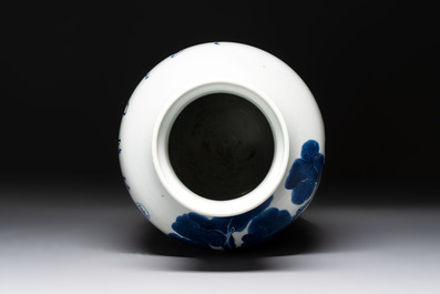 A Chinese blue and white 'He Lu Tong Chun 鶴鹿同春' vase, Tao Cheng Tang 陶成堂 mark, 18/19th C.