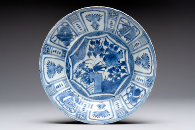 A Chinese blue and white dish and ten plates, Wanli/Kangxi