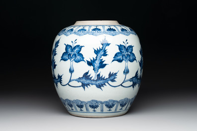 A Chinese blue and white vase, a jar and a covered box, Kangxi